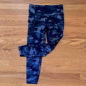 Gap fit size, small, blue camouflage, patterned leggings